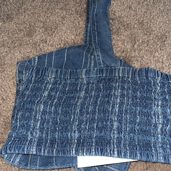 Tie Front Crop Top - Picture 4 of 4